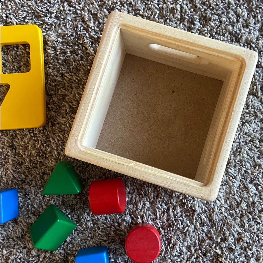 Plan Toys wood shape sorter - Picture 2 of 5